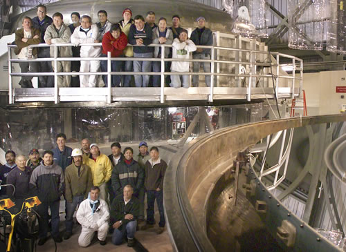 A group photo of Gemini Observatory staff celebrating the successful silver coating of the Gemini North primary mirror.
