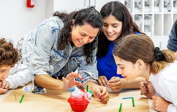 Students being guided in the construction of a robot during Viaje al Universo 2023