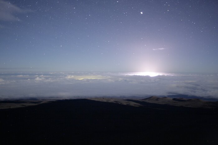 Gemini Observatory Cloudcam Captures Volcano’s Dramatic Glow