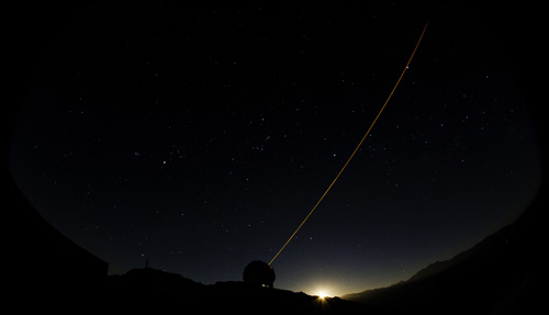 Imagen del laser lanzado desde el telescopio Gemini Sur.